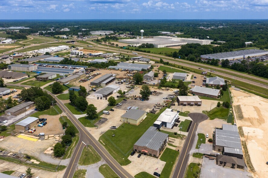 More Photos Of 355 Distribution Dr, Madison Distribution For Lease