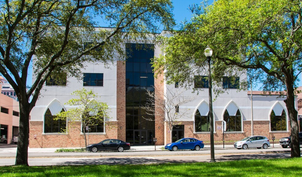 More Photos Of 136 4th St N, Saint Petersburg Coworking Space