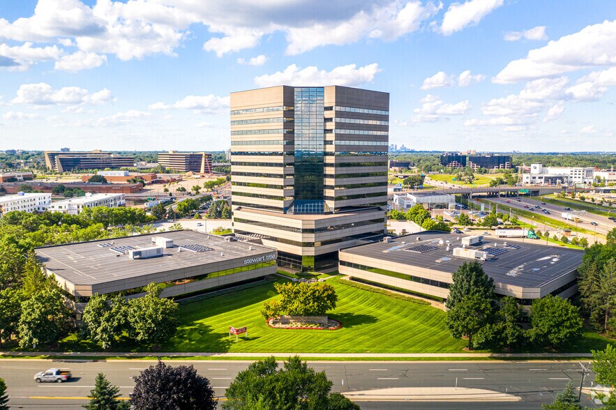 More Photos Of 1650 82nd St W, Bloomington Office For Lease