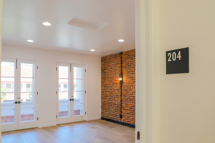 More Photos Of 1138-1140 Westwood Blvd, Los Angeles Storefront Retail Office For Lease