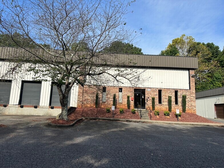 More Photos Of 3575 Trotter Dr, Alpharetta Warehouse For Lease