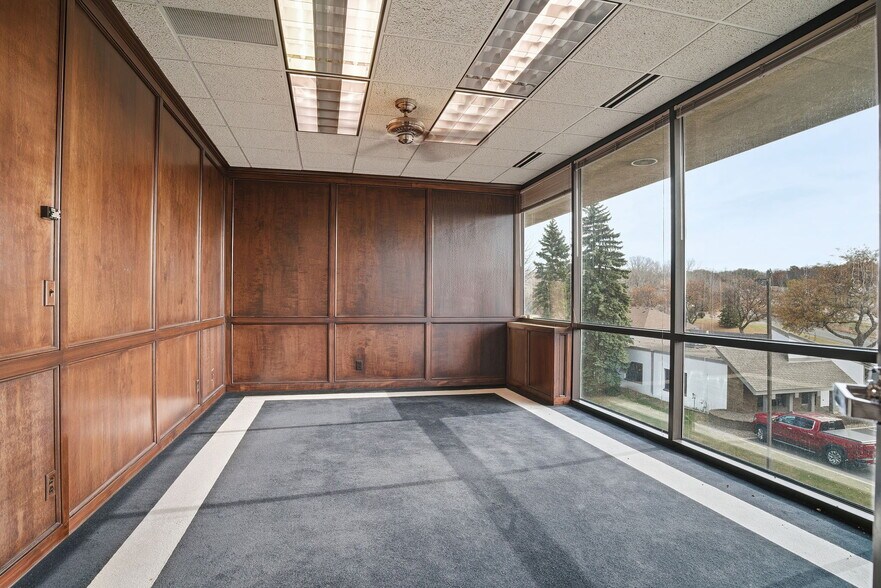 More Photos Of 941 Hillwind Rd NE, Minneapolis Medical For Sale