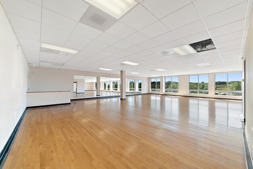 More Photos Of 44320 Premier Plaza, Ashburn Office For Sale