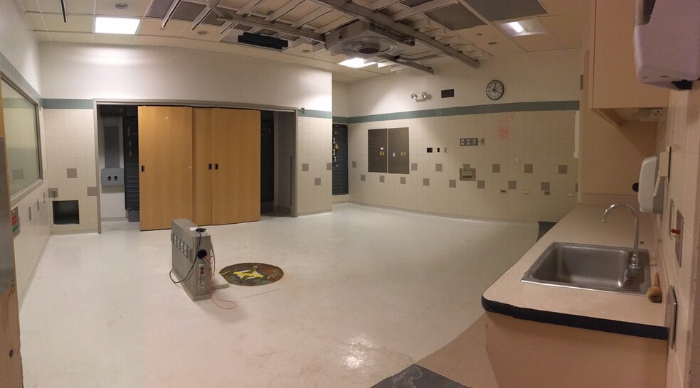 More Photos Of 901-934 Center St, Elgin Hospital For Sale