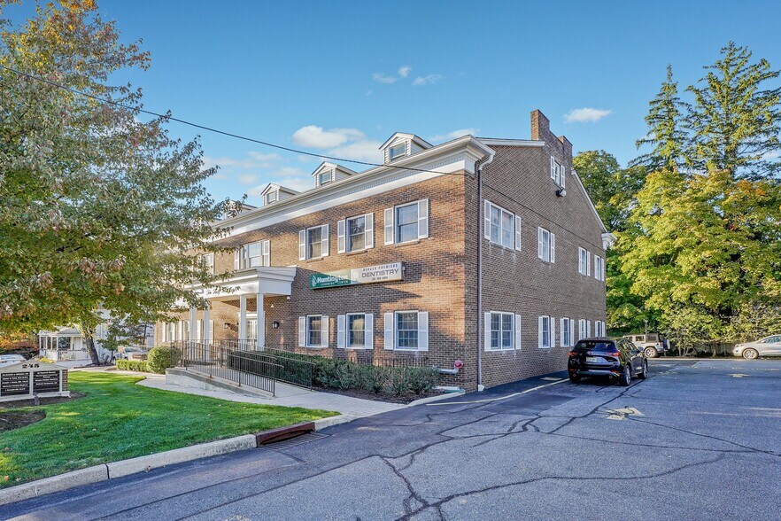 More Photos Of 245 E Main St, Ramsey Medical For Lease