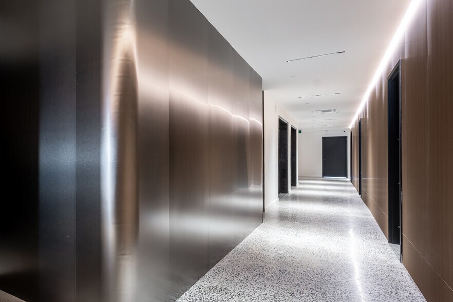 More Photos Of 9292 Rue Meilleur, Montréal Loft Creative Space For Lease