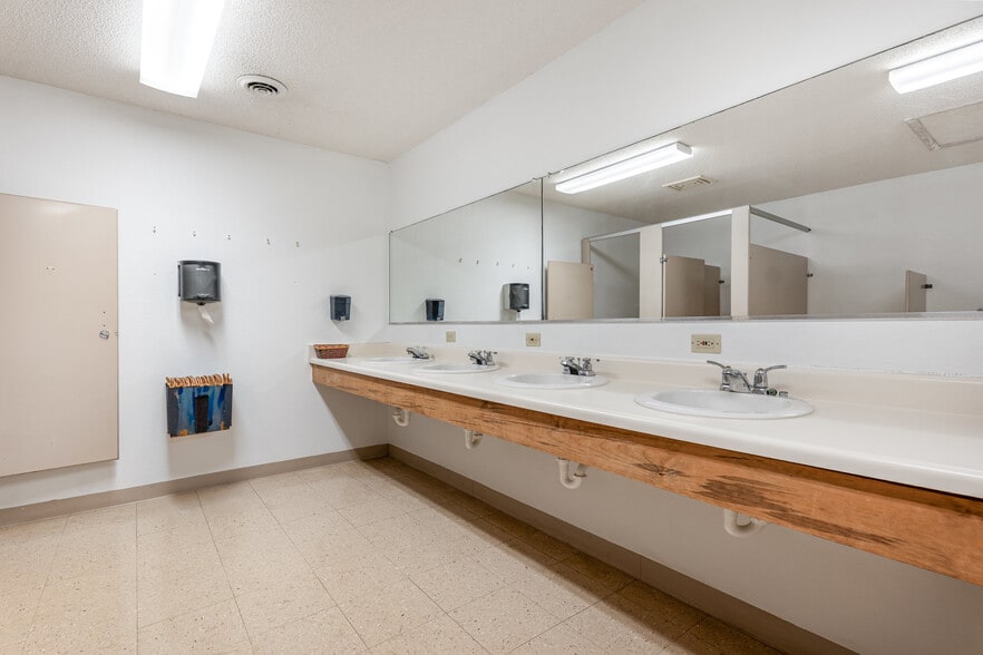 More Photos Of 1626 State Route 31, Oswego Specialty For Sale