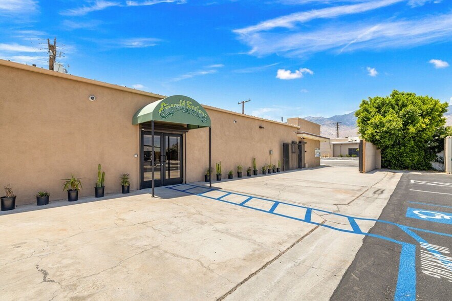 More Photos Of 560 S Williams Rd, Palm Springs Showroom For Sale
