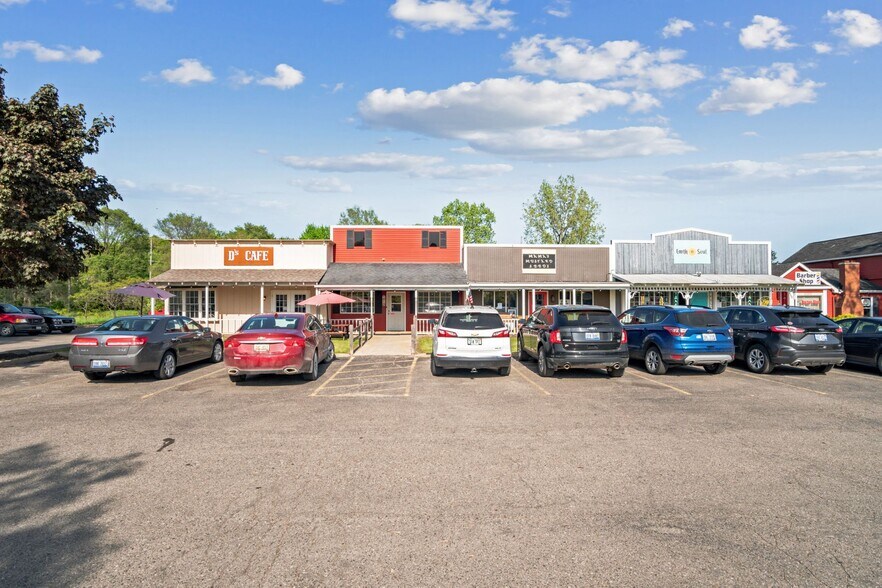 More Photos Of 1415-1427 S Milford Rd, Highland Township Storefront For Lease