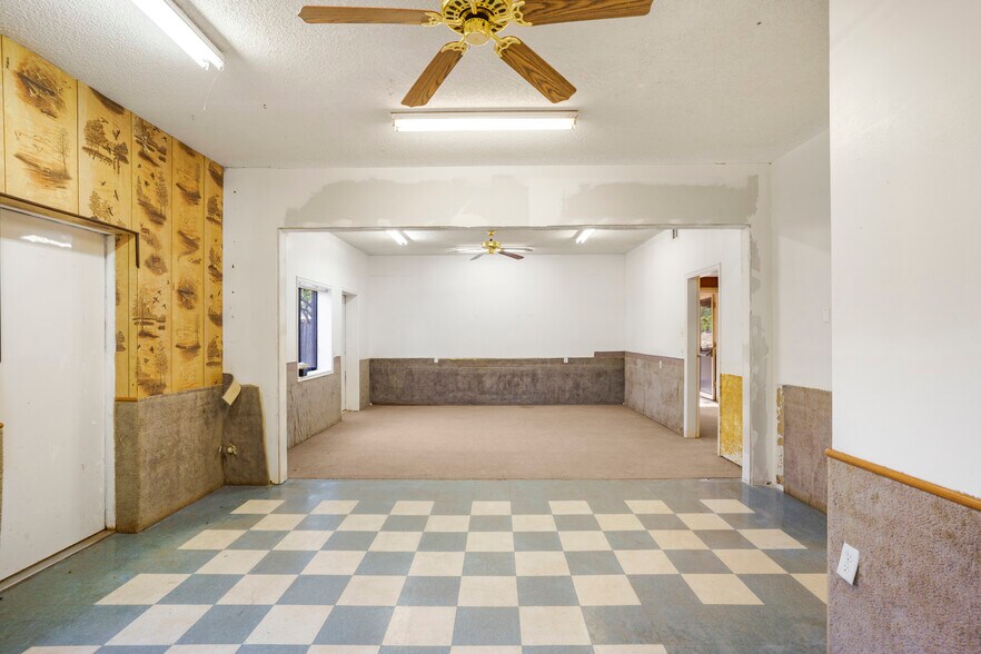 More Photos Of 140 Central St, Colorado City Office For Sale