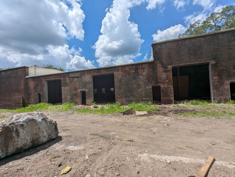 More Photos Of 70 Moshassuck Rd, Lincoln Manufacturing For Lease