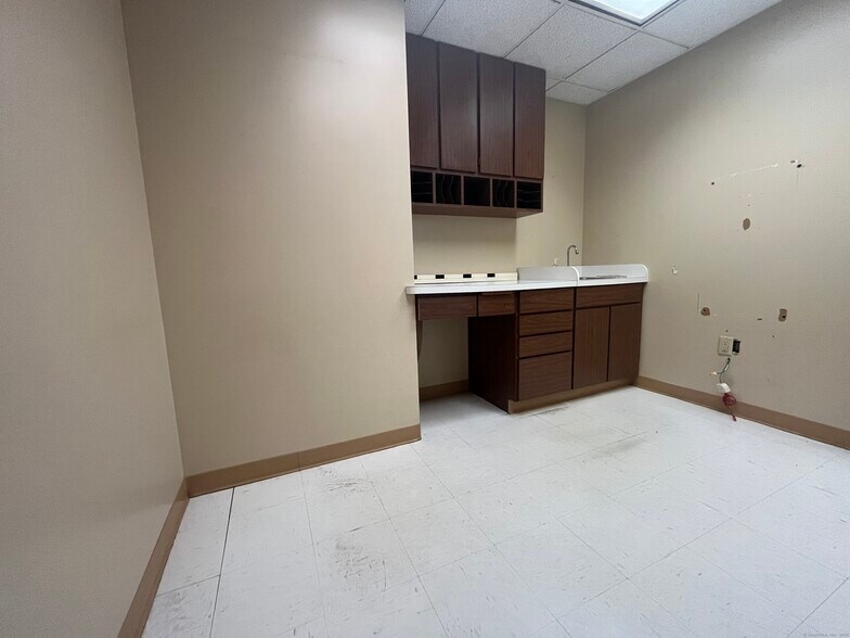 More Photos Of 100 Retreat Ave, Hartford Medical For Sale