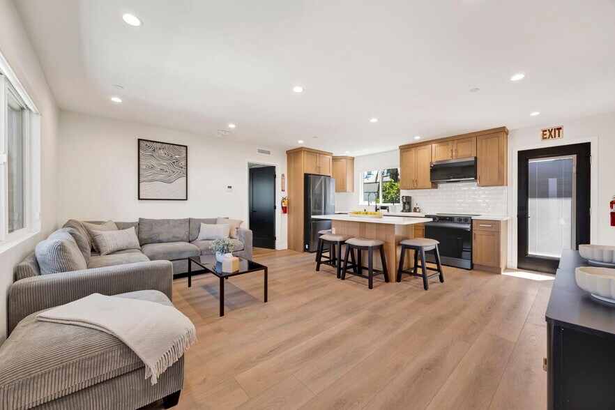 More Photos Of 7410 Denny Ave, Sun Valley Healthcare For Sale