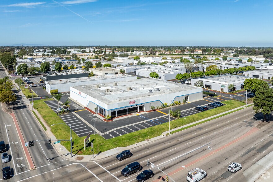 More Photos Of 2870 S Harbor Blvd, Santa Ana Warehouse For Lease