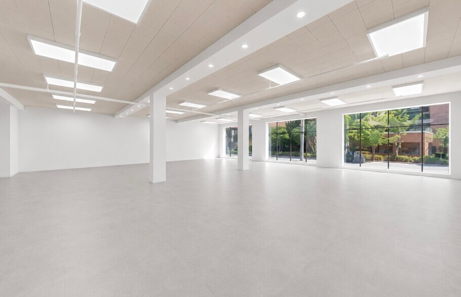 More Photos Of 10-14 Mccaul St, Toronto Office For Lease