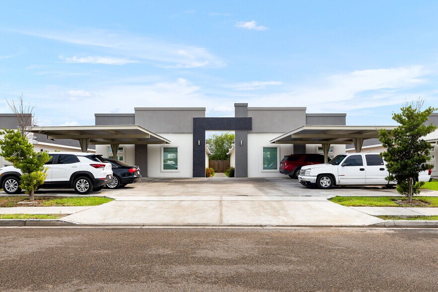 Primary Photo Of 305 Lauryn Dr, San Juan Apartments For Sale