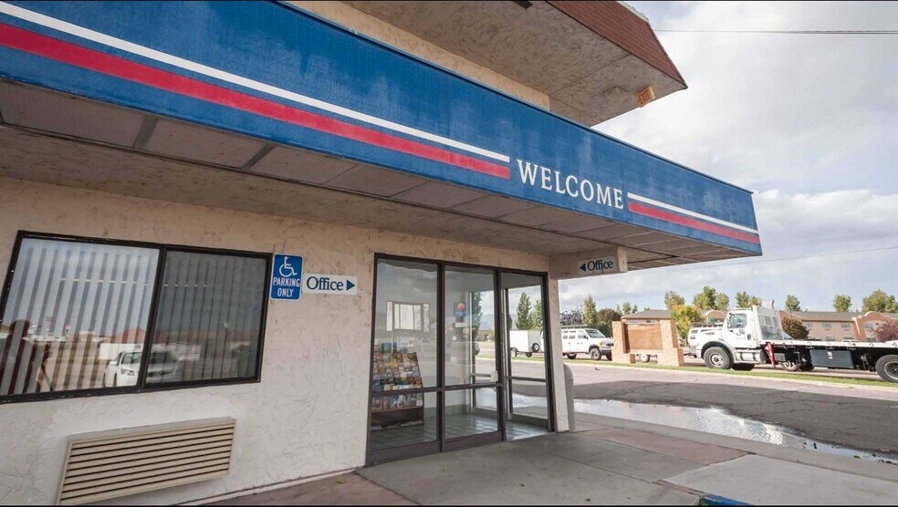 More Photos Of 1860 E Main St, Green River Hotel For Sale