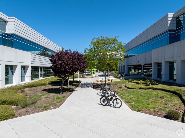 More Photos Of 1400 Bridge Pky, Redwood City Research And Development For Lease