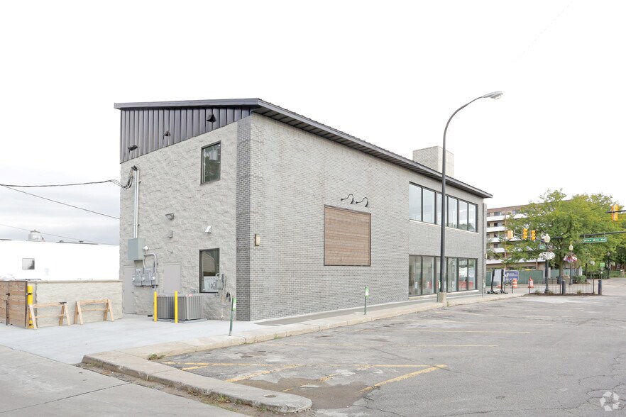 More Photos Of 413 W 9 Mile Rd, Ferndale General Retail For Sale