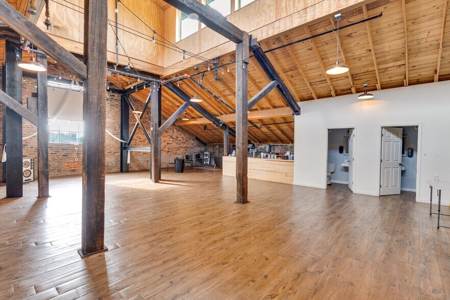 More Photos Of 1791 Reggie White Blvd, Chattanooga Restaurant For Lease