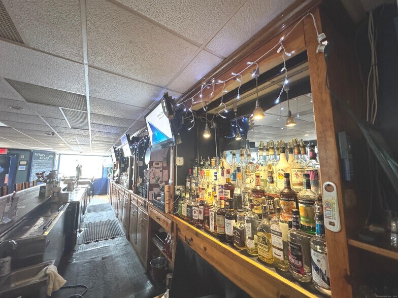 More Photos Of 164 Main St, Portland Restaurant For Sale