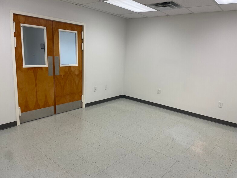 More Photos Of 2141 Eastview Pky, Conyers Office For Sale