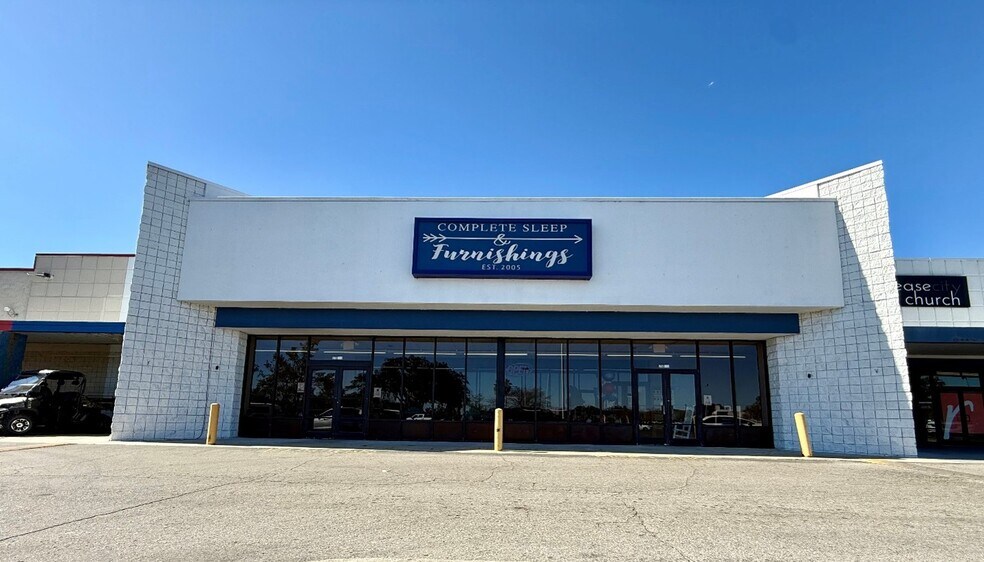 More Photos Of 2202 N Young Blvd, Chiefland General Retail For Lease