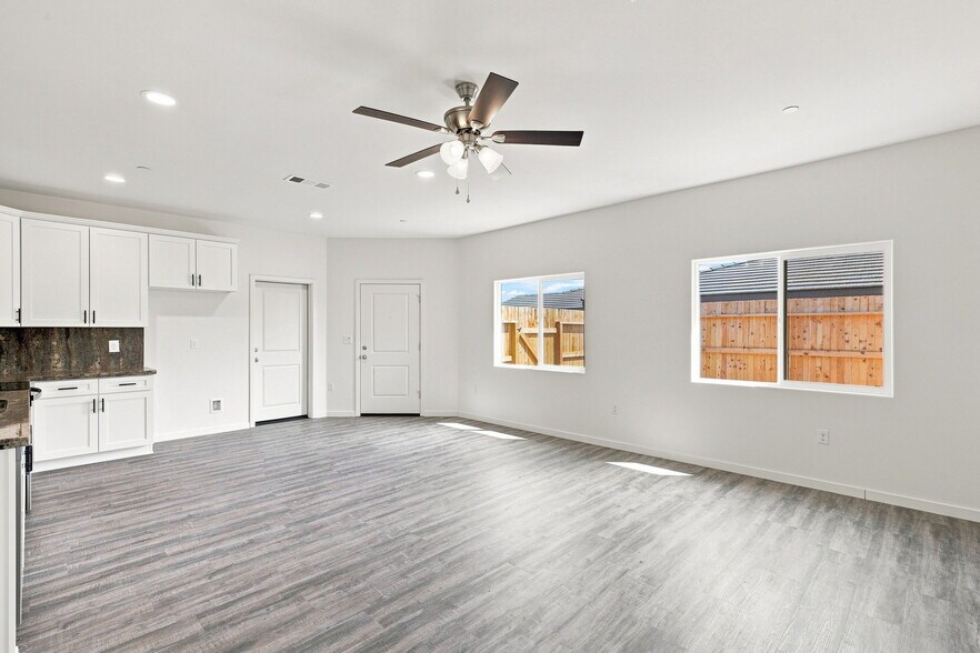 More Photos Of 9121 Prometheus Dr, Bakersfield Apartments For Sale