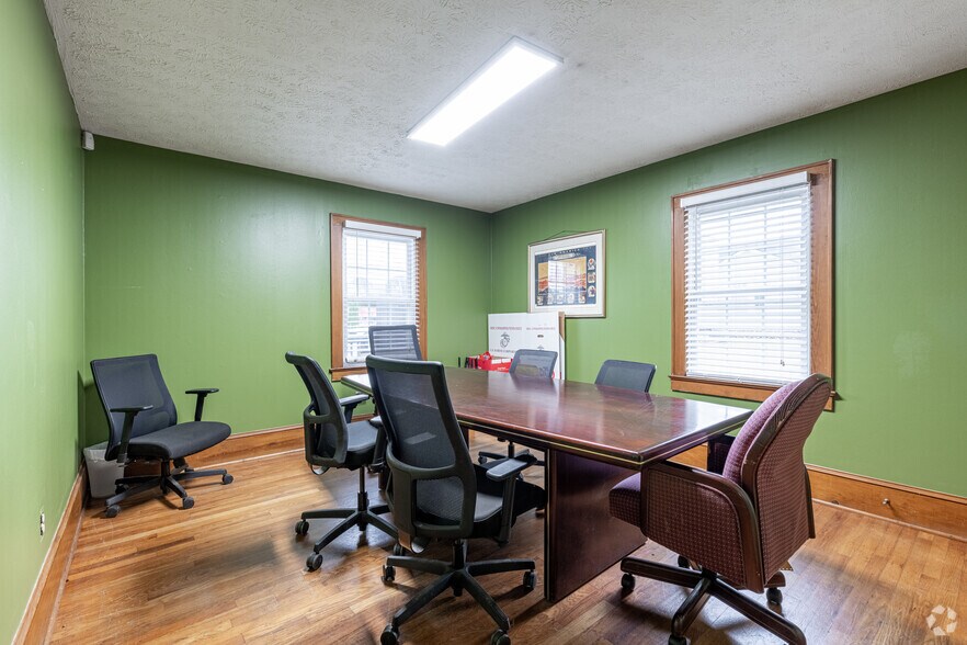 More Photos Of 1009 N Tennessee St, Cartersville Office For Sale