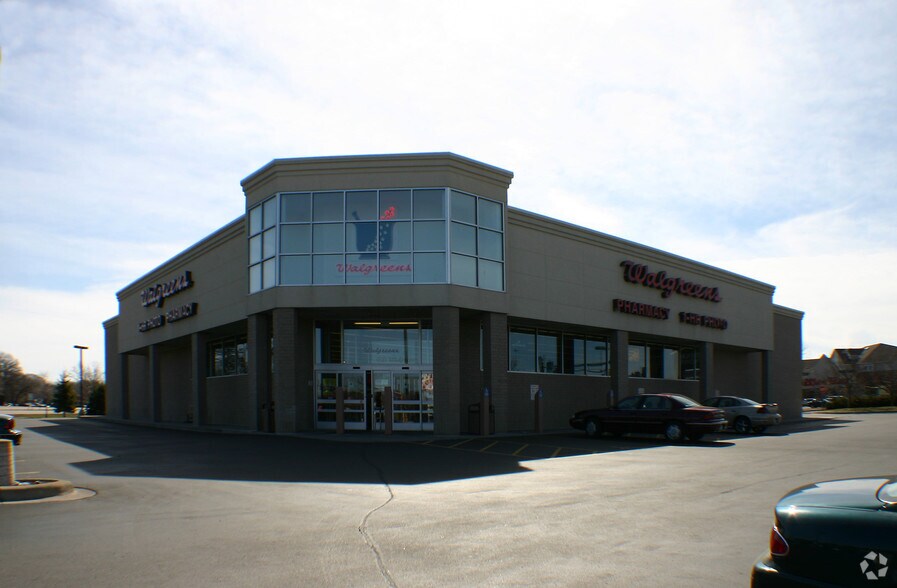 More Photos Of 600 County Road 10 NE, Blaine Drugstore For Lease
