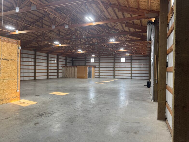 More Photos Of 25415 E Kildea Rd, Newman Lake Office For Lease