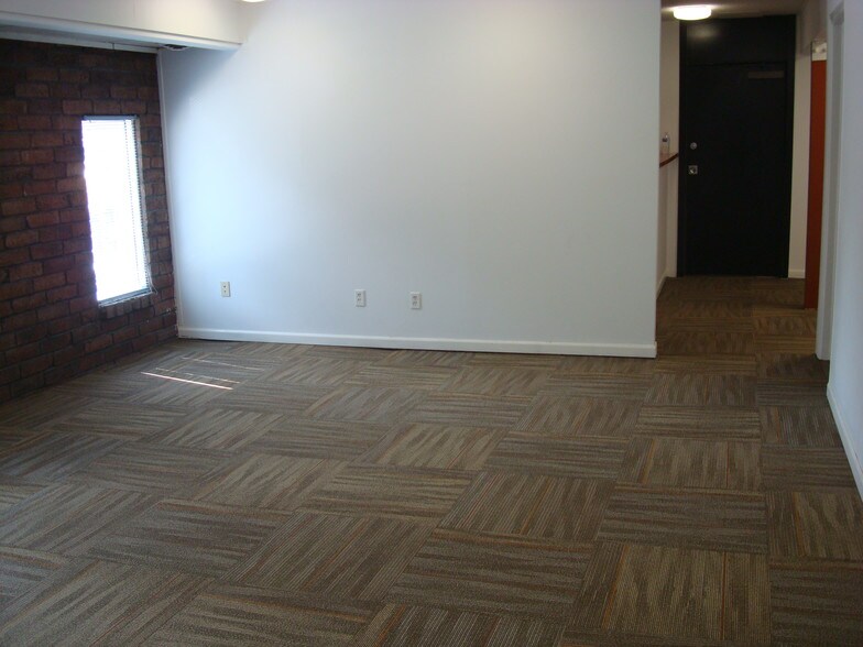 More Photos Of 6750 W 75th St, Overland Park Loft Creative Space For Lease