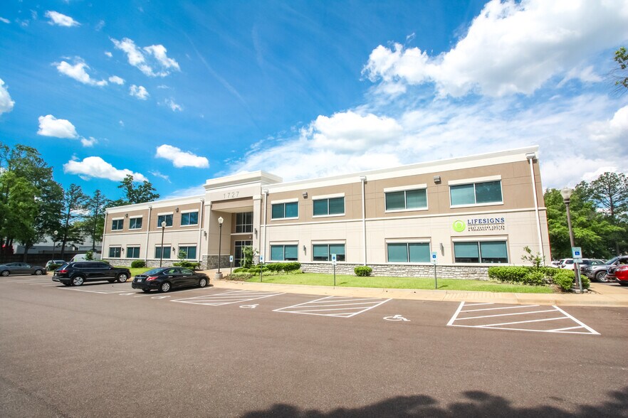 More Photos Of 1727 Kirby Pky, Memphis Medical For Lease
