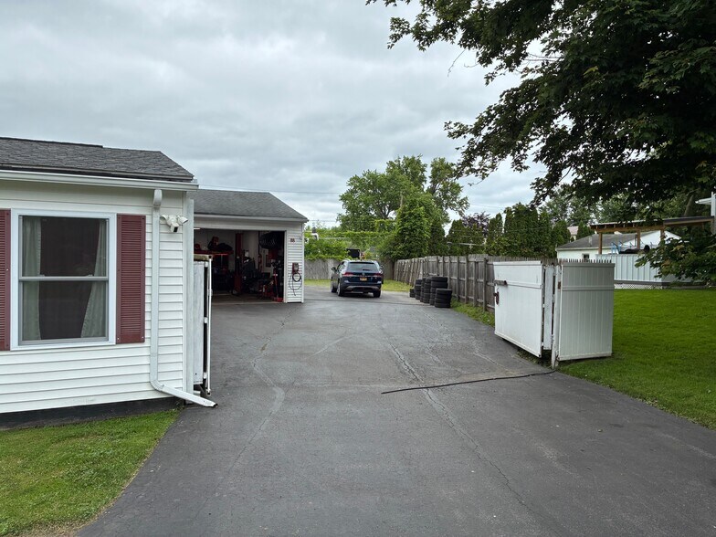 More Photos Of 88 Southern Dr, Rochester Industrial For Sale