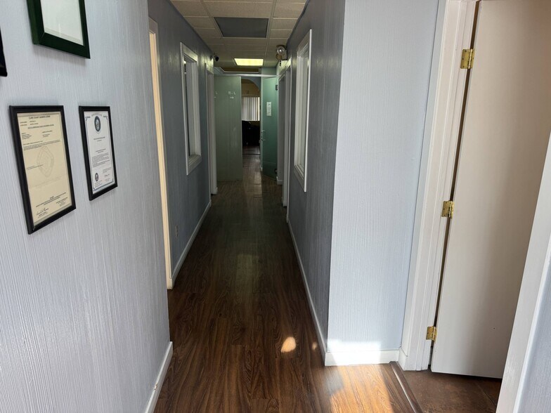 More Photos Of 2950 E Flamingo Rd, Las Vegas Office For Sale