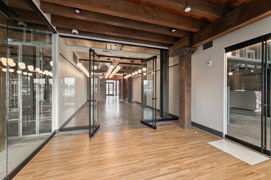 More Photos Of 1305 E Houston St, San Antonio Office For Lease