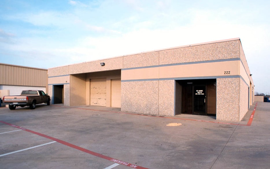Primary Photo Of 218-222 Bronze St, Garland Flex For Lease