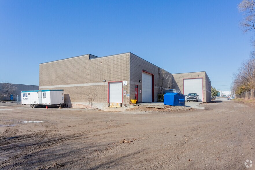 More Photos Of 2180-2190 Speers Rd, Oakville Warehouse For Sale