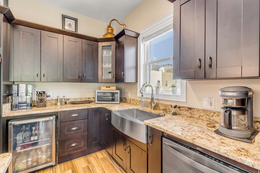 More Photos Of 136 Julia St, New Smyrna Beach Flex For Sale