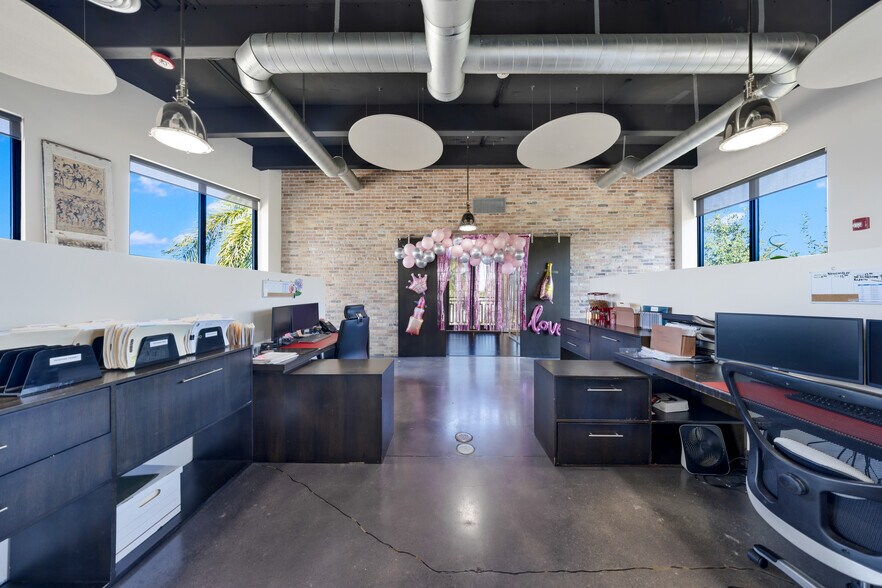 More Photos Of 17225 S Dixie Hwy, Palmetto Bay Storefront Retail Office For Lease