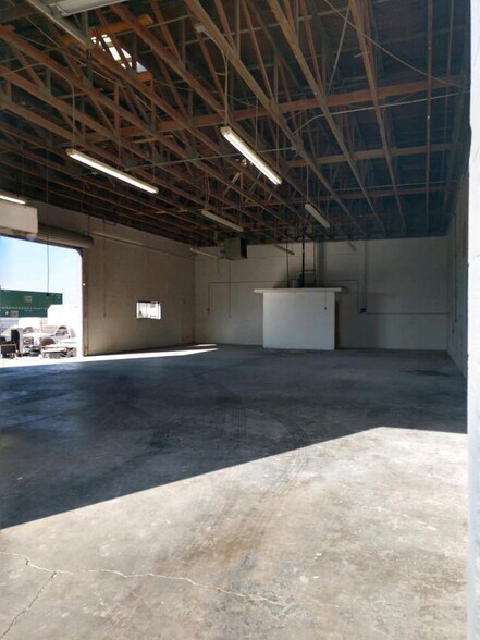 More Photos Of 1339-1341 W Brooks St, Ontario Warehouse For Lease