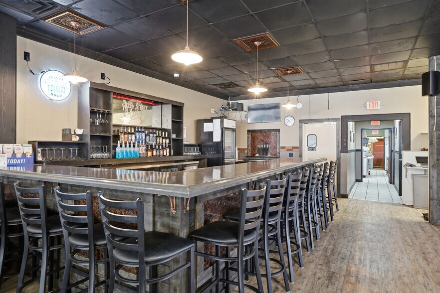 More Photos Of 103 N Allen St, Centralia General Retail For Sale