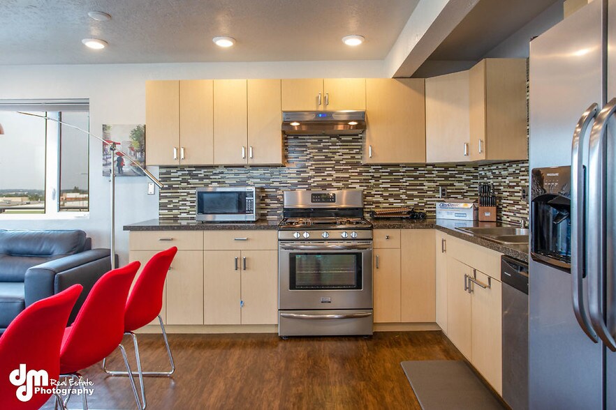 More Photos Of 8801-8811 Toloff St, Anchorage Office For Sale