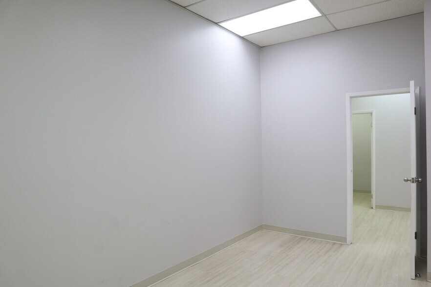 More Photos Of 2120 Eglinton Ave W, Toronto Office For Lease
