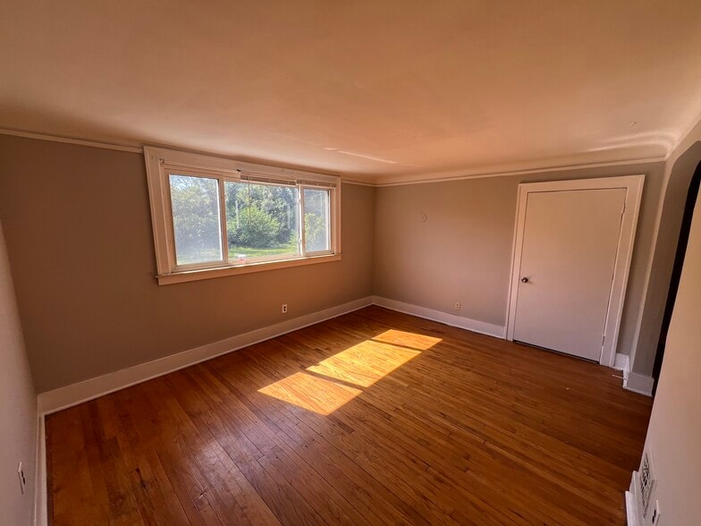 More Photos Of 12048 Meyers Rd, Detroit Multifamily For Sale