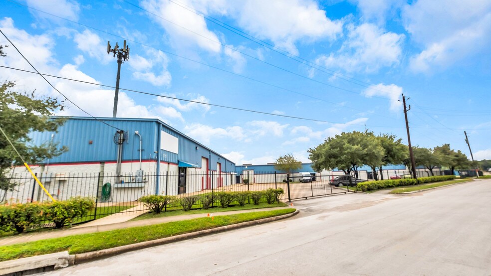 More Photos Of 5213 Brookglen Dr, Houston Light Manufacturing For Lease
