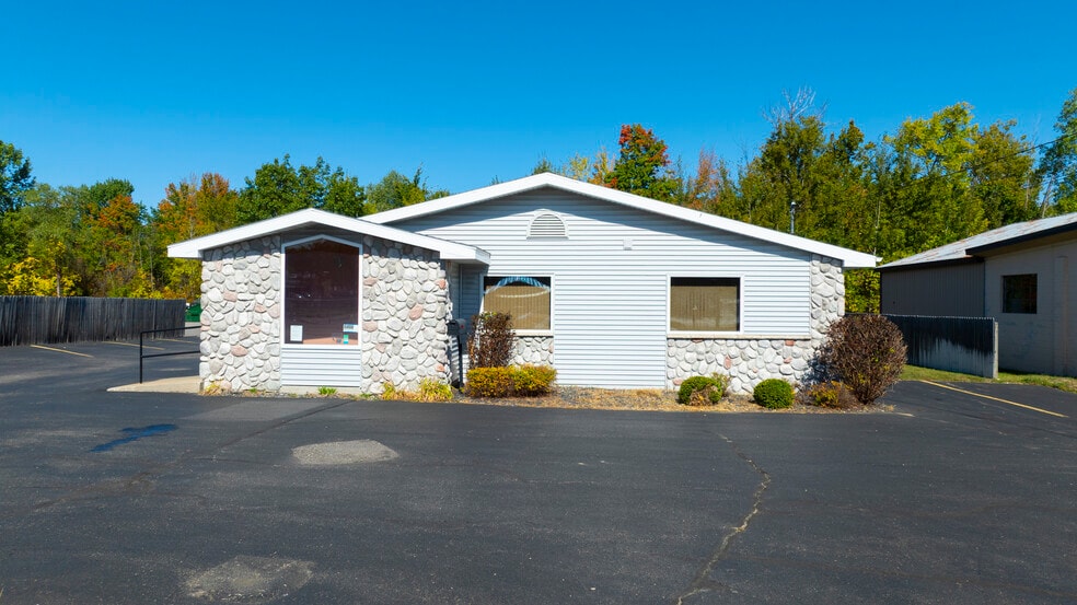 Primary Photo Of 9252 Lake City Rd, Houghton Lake Medical For Sale