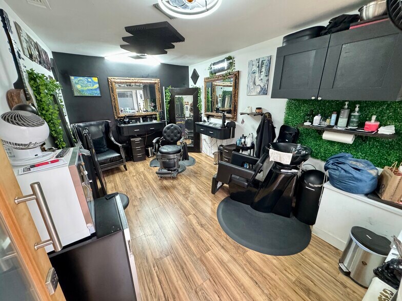 More Photos Of 1237 Prospect St, La Jolla Storefront For Lease