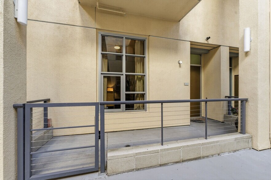 More Photos Of 133 The Promenade N, Long Beach Multifamily For Sale