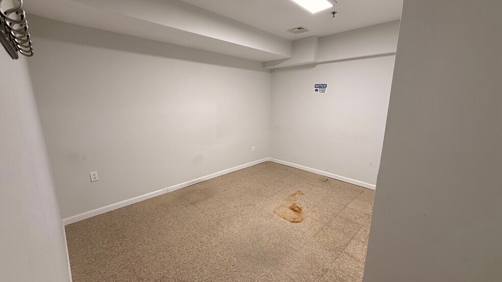 More Photos Of 1648 E 14th St, Brooklyn Medical For Lease